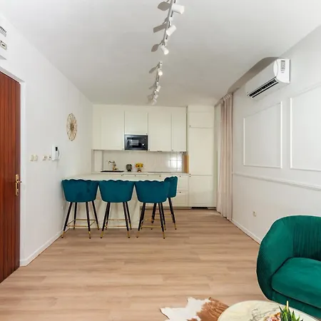 Golden Apartment