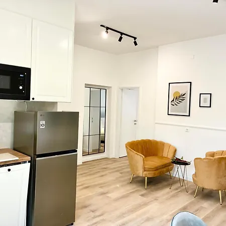 Apartment Golden Split